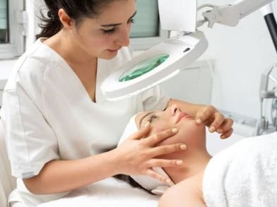 Clinical Cosmetology Hands-on Class